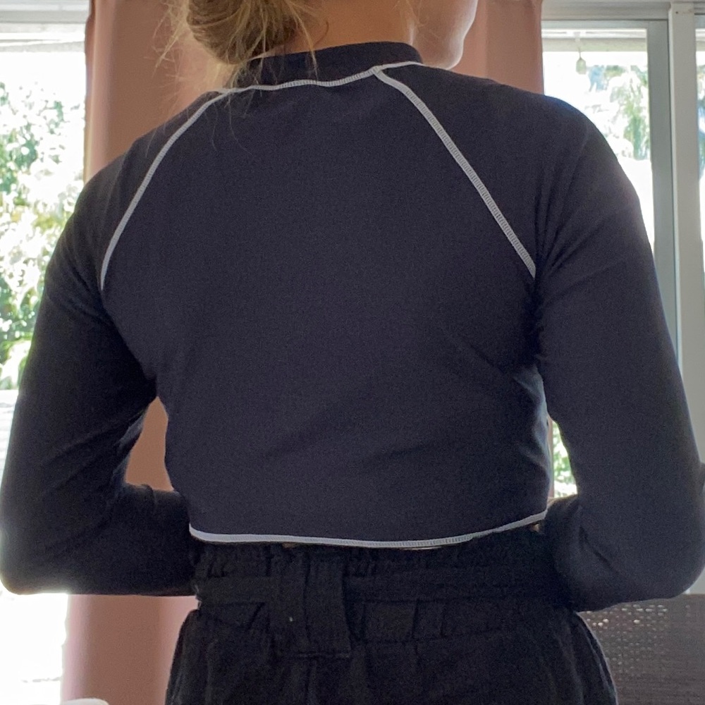 Cropped Circo Rashguard - Picture 7 of 7